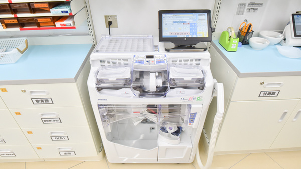 スギ薬局　東生駒店の調剤器具
