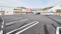 スギ薬局　東生駒店の駐車場