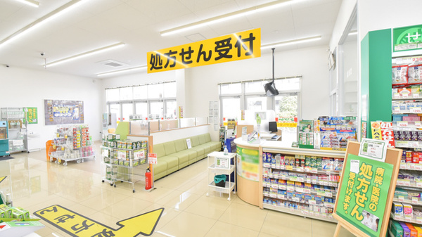 スギ薬局　岐阜正木店の入口