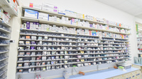 スギ薬局　金沢昭和町店の薬棚