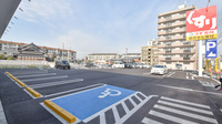 スギ薬局　和泉府中東店の駐車場
