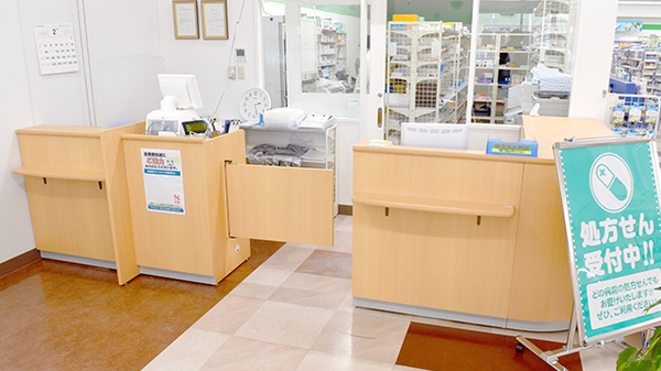 ドラッグセイムス越谷大里2号薬局の受付/カウンター