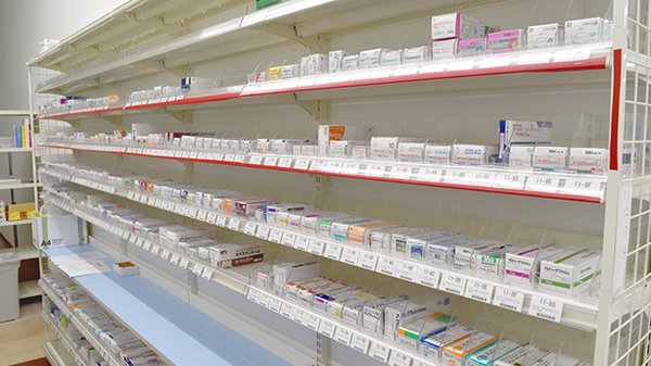 ドラッグセイムス越谷大里2号薬局の薬棚