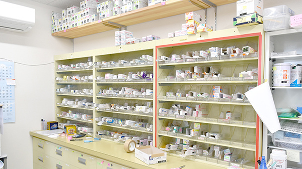 リンク薬局の薬棚