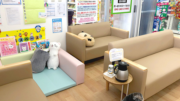 ハッピー調剤薬局青森南佃店の待合スペース