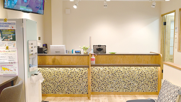 ファーマシーオカムラ薬局 蛍池店の受付/カウンター