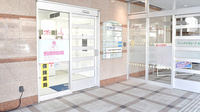 ロサ薬局の入口