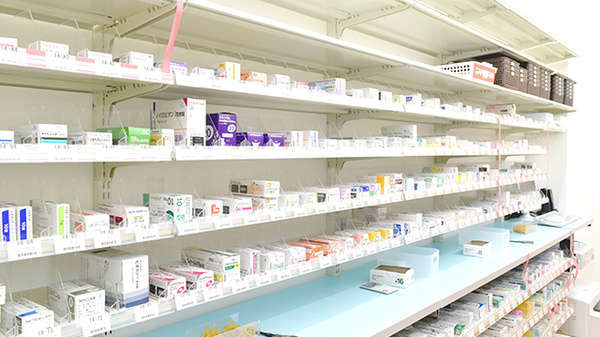 ユタカ薬局太秦三条通の薬棚
