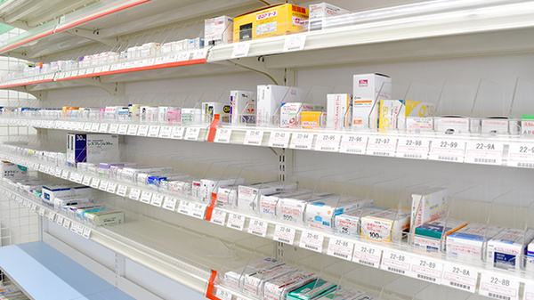 ドラッグセイムス運河薬局の薬棚
