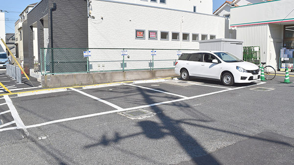 ドラッグセイムス運河薬局の駐車場