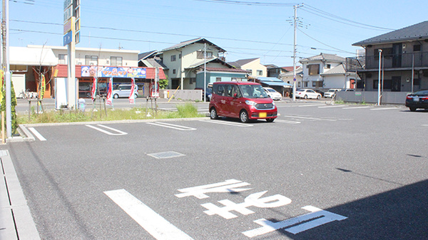 ドラッグセイムス川口末広薬局の駐車場