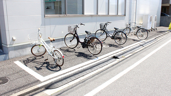 ドラッグセイムス川口末広薬局の駐輪場