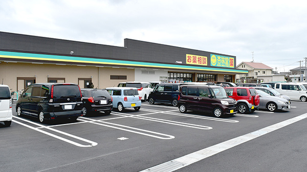 杏林堂薬局　新所原駅南店の駐車場