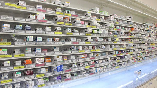 マルエ薬局　前橋西片貝店の薬棚