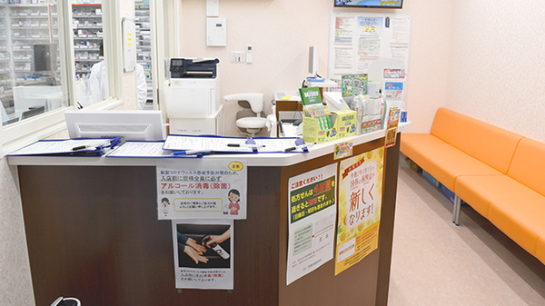 かるがも薬局　なぎつじ店の受付/カウンター