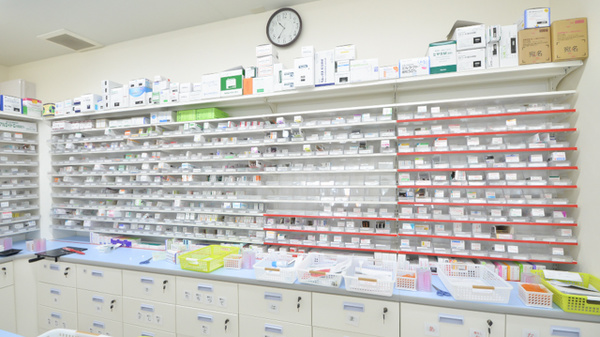 新生堂薬局　尾ノ上店の薬棚