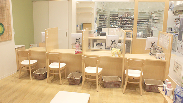 薬樹薬局　ミューザ川崎2号店の受付/カウンター