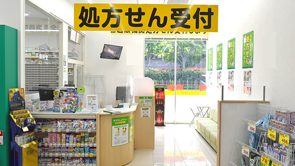 スギ薬局　上水本町店の入口