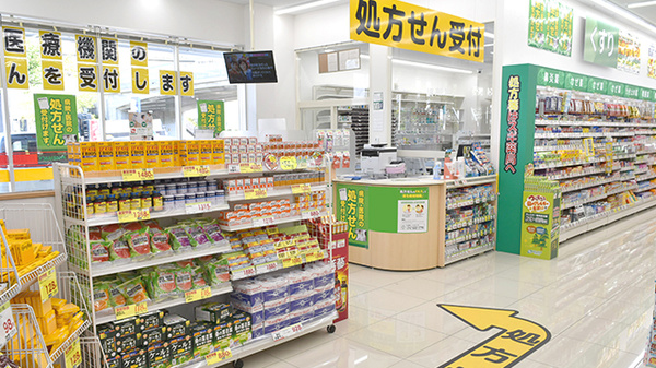 スギ薬局　八王子別所店の入口
