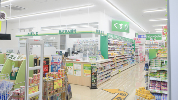スギ薬局　寺横店の入口