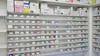 スギ薬局　松河戸店の薬棚