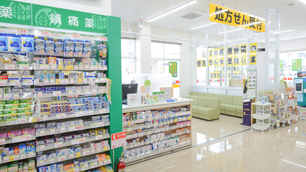 スギ薬局　岸和田小松里店の入口
