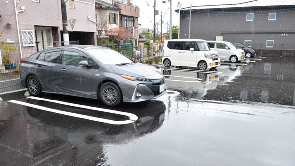 スギ薬局　御陵店の駐車場