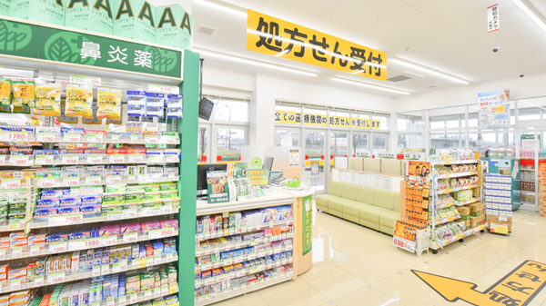 スギ薬局　畝田店の入口