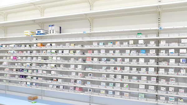 スギ薬局　練馬豊玉北店の薬棚