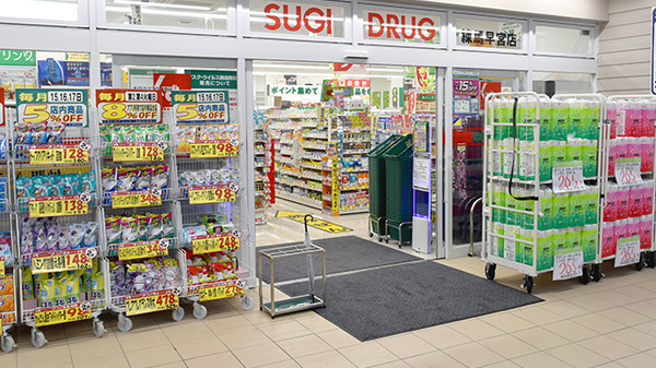 スギ薬局　練馬早宮店の入口