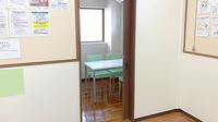 杏林堂薬局　上西店の感染予防待合スペース