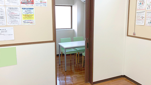 杏林堂薬局　上西店の感染予防待合スペース