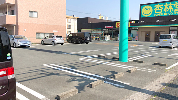 杏林堂薬局　上西店の駐車場