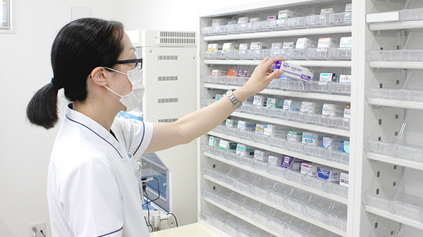 ゆず薬局の作業風景