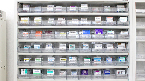 ゆず薬局の薬棚