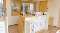 すず薬局　郷野目店の受付/カウンター
