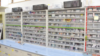すず薬局　郷野目店の薬棚