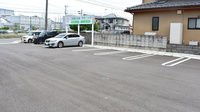 すず薬局　郷野目店の駐車場