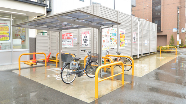 キリン堂薬局　西ノ京御前店の駐輪場