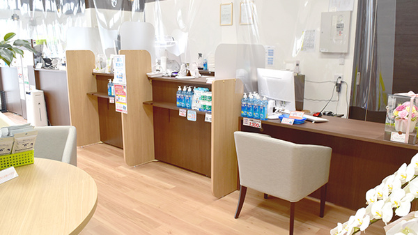 新生堂薬局　重工記念長崎病院前店の受付/カウンター