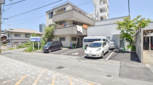 大賀薬局　地行店の駐車場