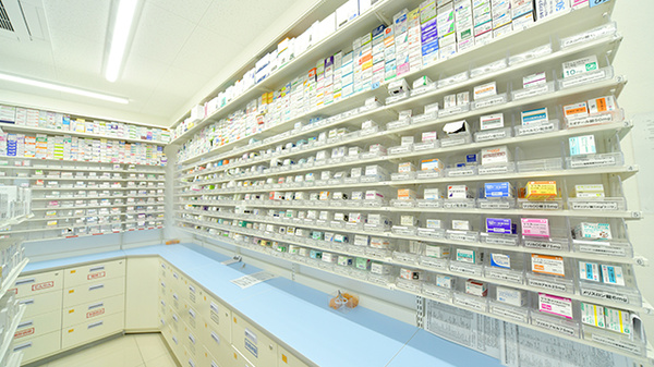スギ薬局　町田金森東店の薬棚