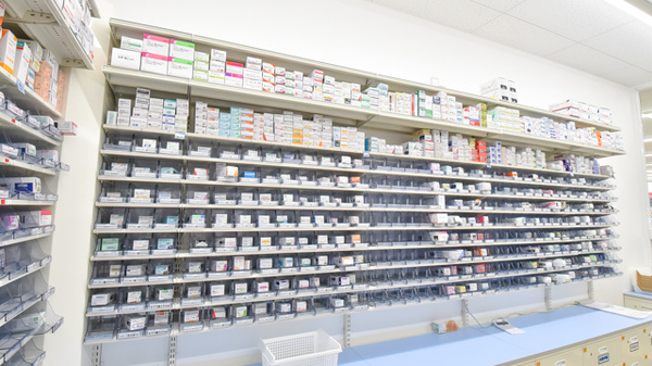 スギ薬局　小杉店の薬棚