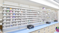 スギ薬局　北堀江店の薬棚