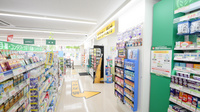 スギ薬局　桜本町店の入口