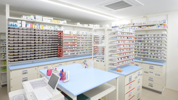 スギ薬局　桜本町店の調剤室