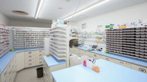 スギ薬局　本山店の調剤室
