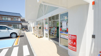 スギ薬局　別名店の入口