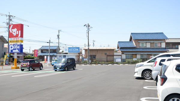 スギ薬局　別名店の駐車場