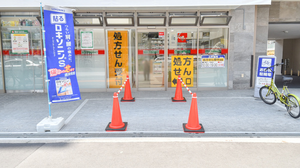 スギ薬局　木川東店の入口